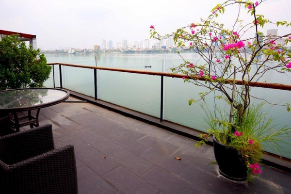 *Beautiful Lake View One Bedroom Apartment in Quang Khanh with private balcony*