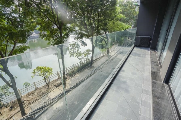 *Beautiful Truc Bach Lake View Apartment Rental in Ba Dinh, Hanoi*