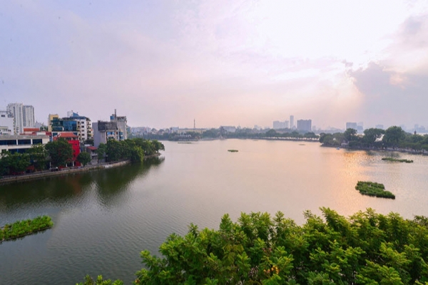 *Big Balcony & Gorgeous Lake View Apartment For rent in Truc Bach, Ba Dinh*