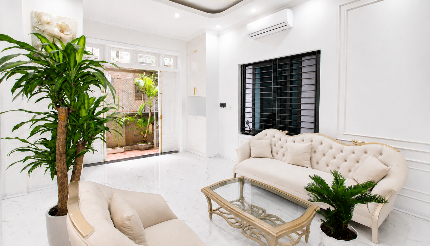 Escape the city squeeze with this modern 4-bedroom house for rent on Thuy Khue Street, Ba Dinh
