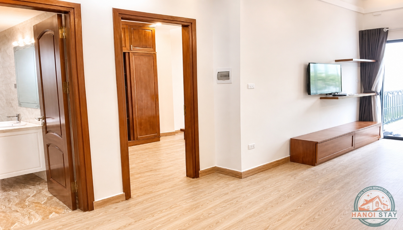 BRIGHT APARTMENT FOR RENT IN DOI CAN AREA, BA DINH 2