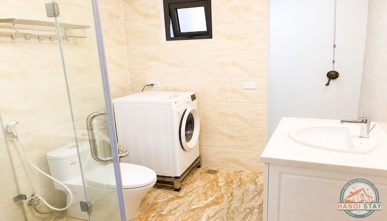 BRIGHT APARTMENT FOR RENT IN DOI CAN AREA, BA DINH 1