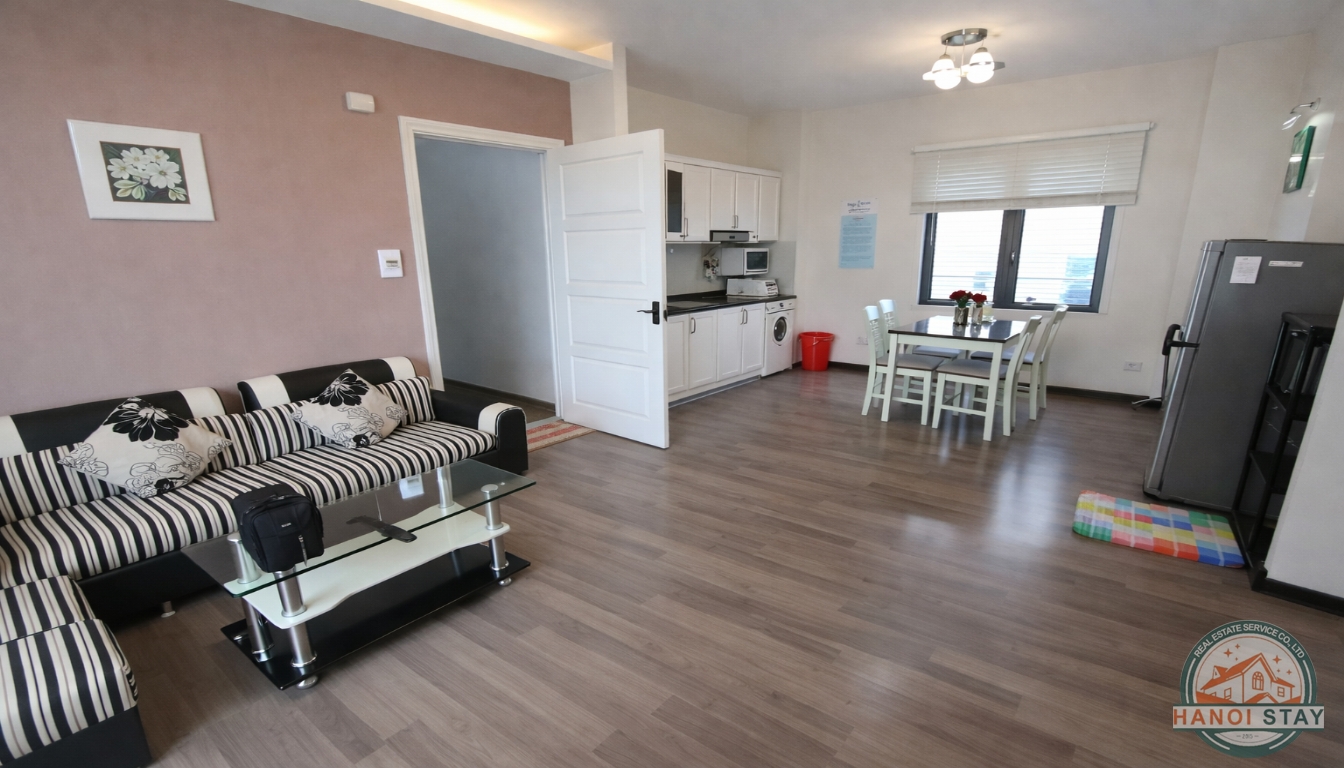 COMFY 02 Bedroom Property For Rent in Van Cao Area, Ba Dinh 1