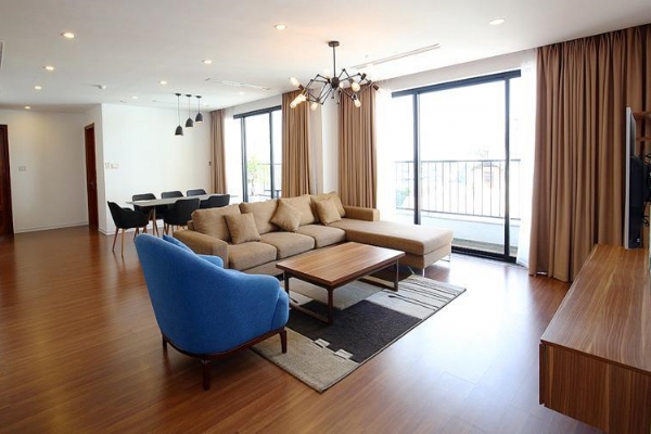 *Four-bedroom luxury apartment for rent in Tay Ho for large families, Close to Somerset West Point*