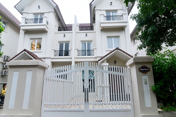 Splendid Family Furnished 4 BR Villa to let in Vinhomes Riverside, Hoa Sua Area