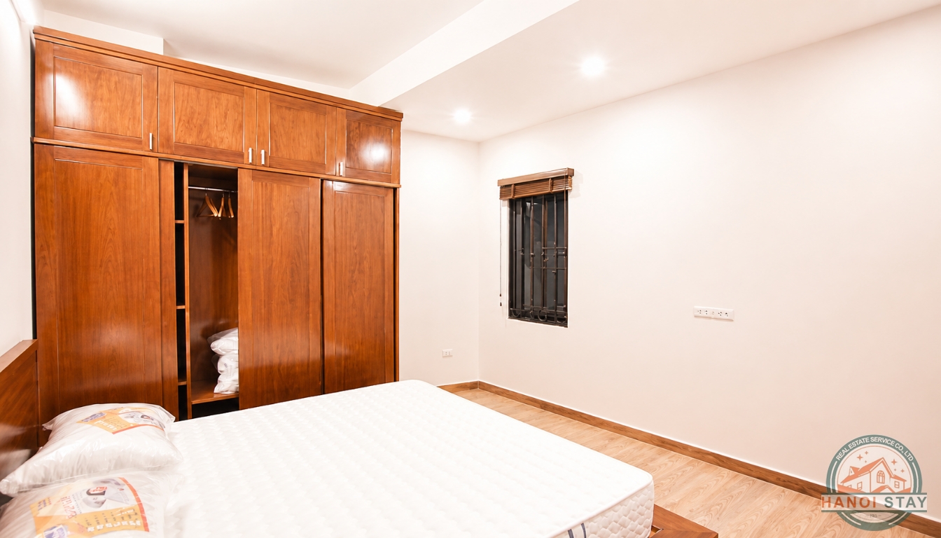 Good Size One BR Apartment for rent in Doi Can area, Ba dinh 6