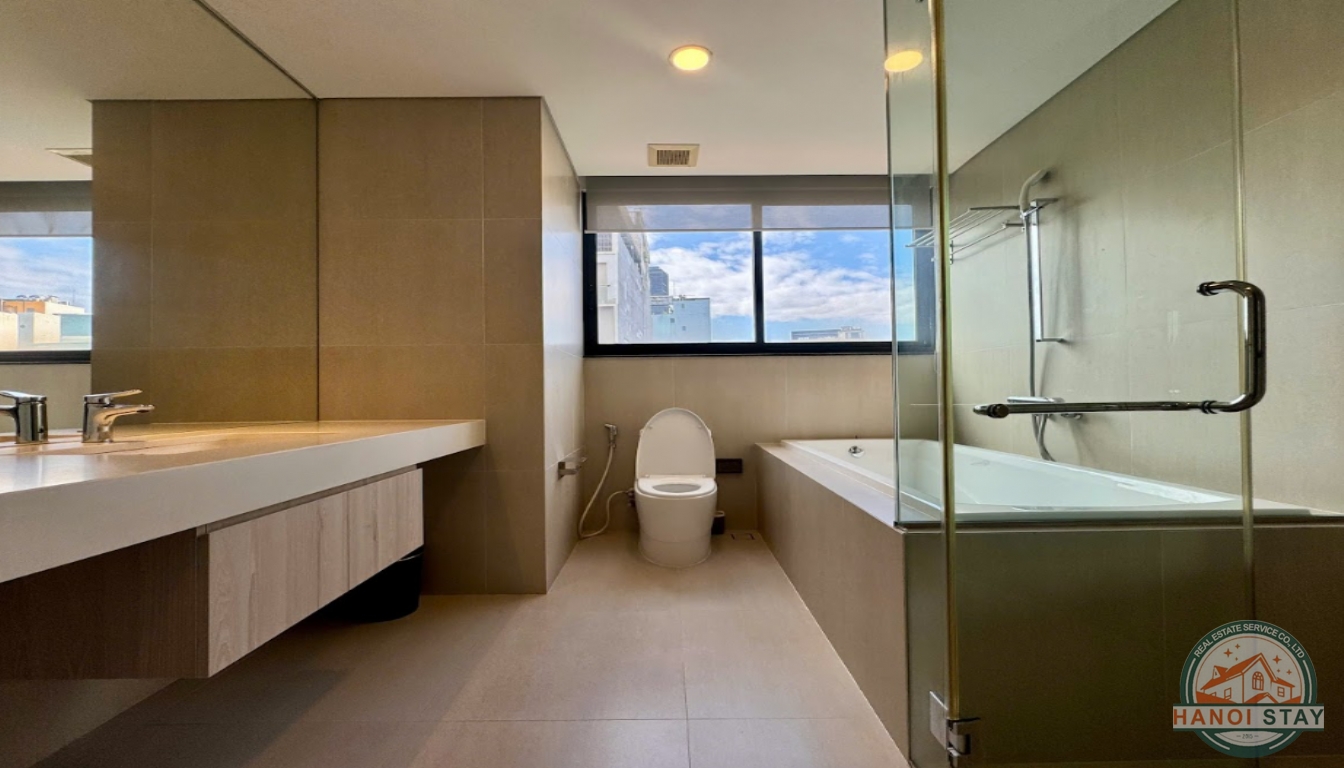 Gorgeous 02 Bedroom Apartment for rent in To Ngoc Van str, Tay Ho 4