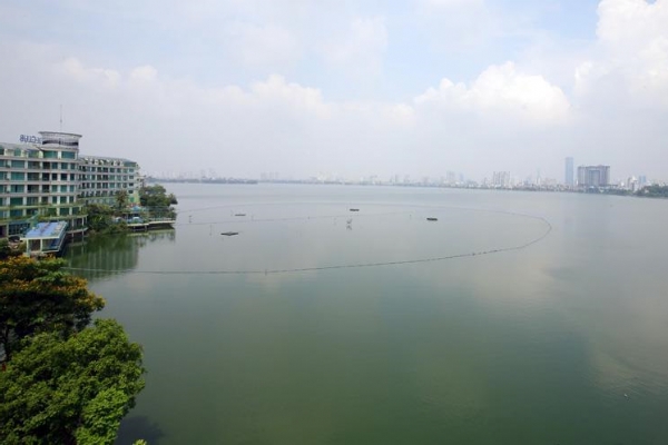 *Great Lake View Apartment For Rent in Yen Phu str, Tay Ho at a reasonable cost*