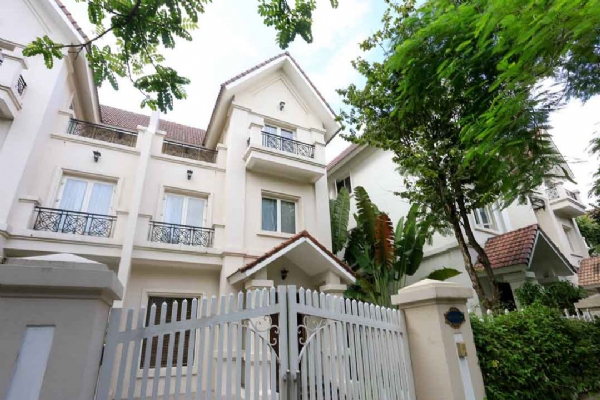 Large 4BR villa to rent in Hoa Sua in Vinhomes Riverside