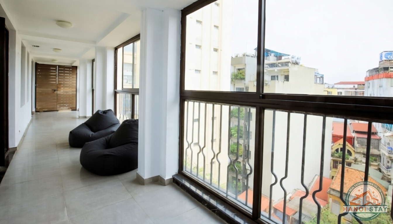Luxury 3-Bedroom Apartment in the Heart of Hoan Kiem 10
