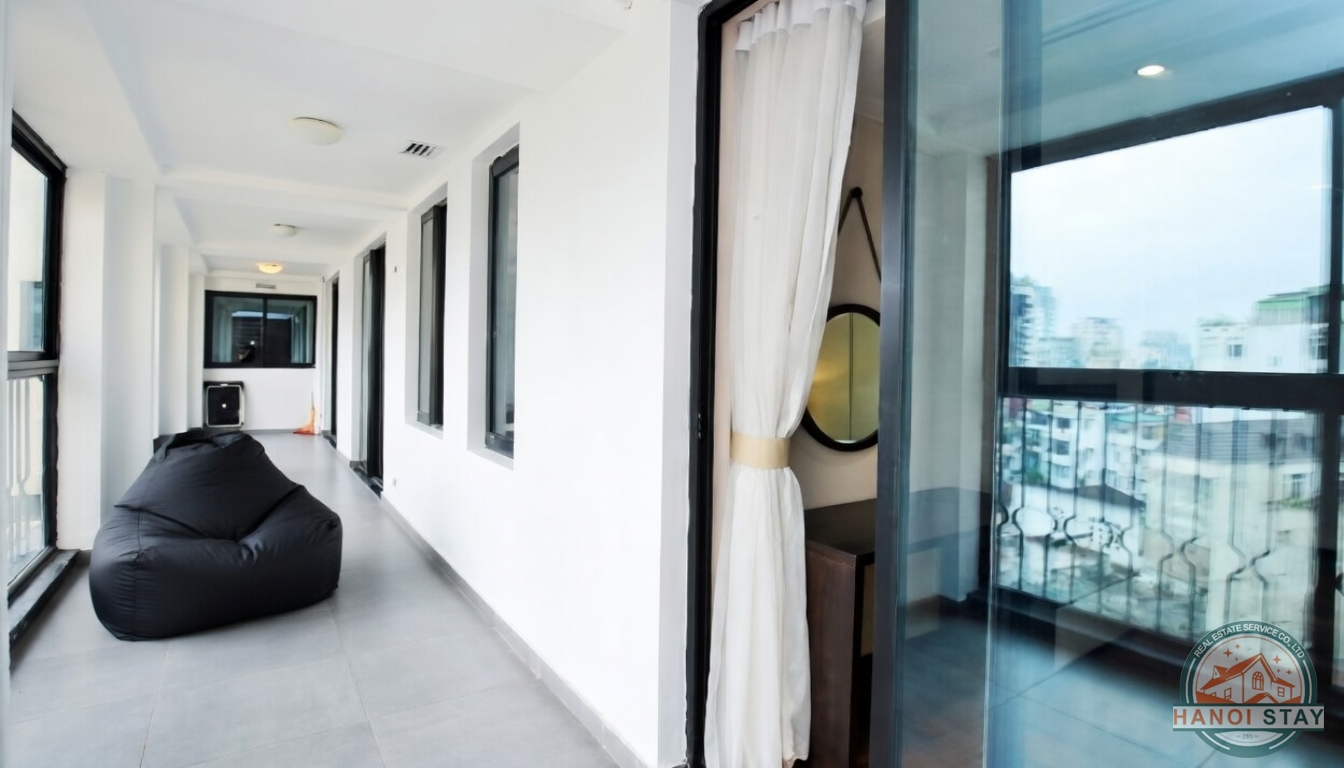 Luxury 3-Bedroom Apartment in the Heart of Hoan Kiem 9
