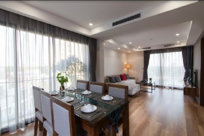 LUXURY APARTMENT IN DONG DA - 2 BEDROOM -*SPACIOUS, AIRY With LAKE VIEW* 