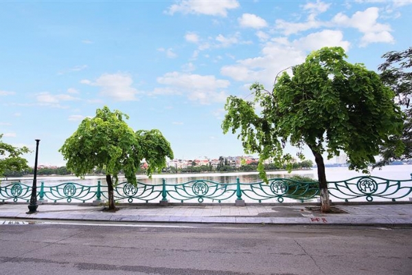*Magnificant & Panoramic Lake View 2 Bedroom Apartment Rental in Quang An street, Tay Ho*