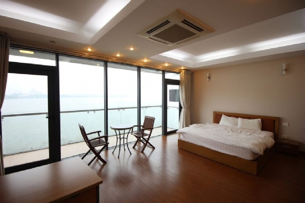 Modern 1-BR with Breathtaking Lake Views in Nhat Chieu, Tay Ho