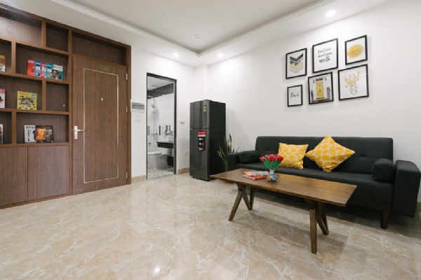 *Nice & Bright Two Bedroom Apartment for rent in Hoang Cau Street, Dong Da District*