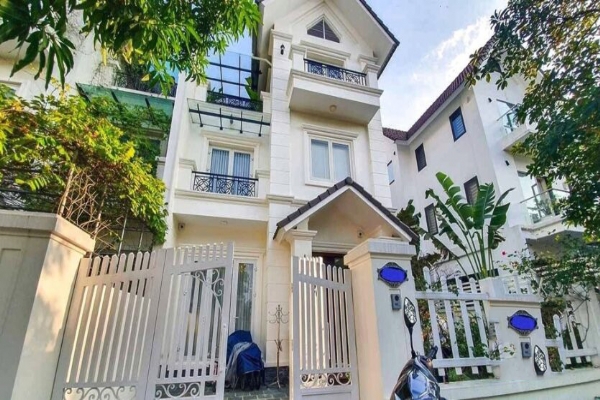 Perfect Family 4 Bedroom Villas for rent close to BIS in Vinhomes The Harmony, Nguyet Que Area
