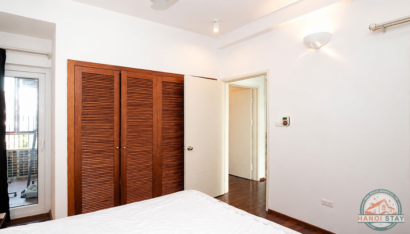 West Lake View: Reasonably Priced 02 Bedroom Apartment for rent Near Quang An Area, Tay Ho 2